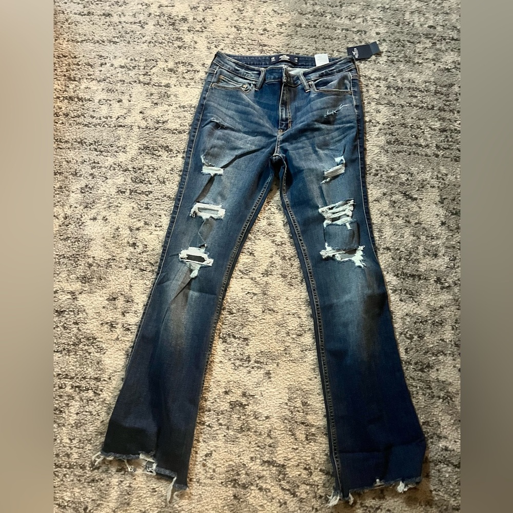 Hollister mid rise boot cut Jeans. NWT